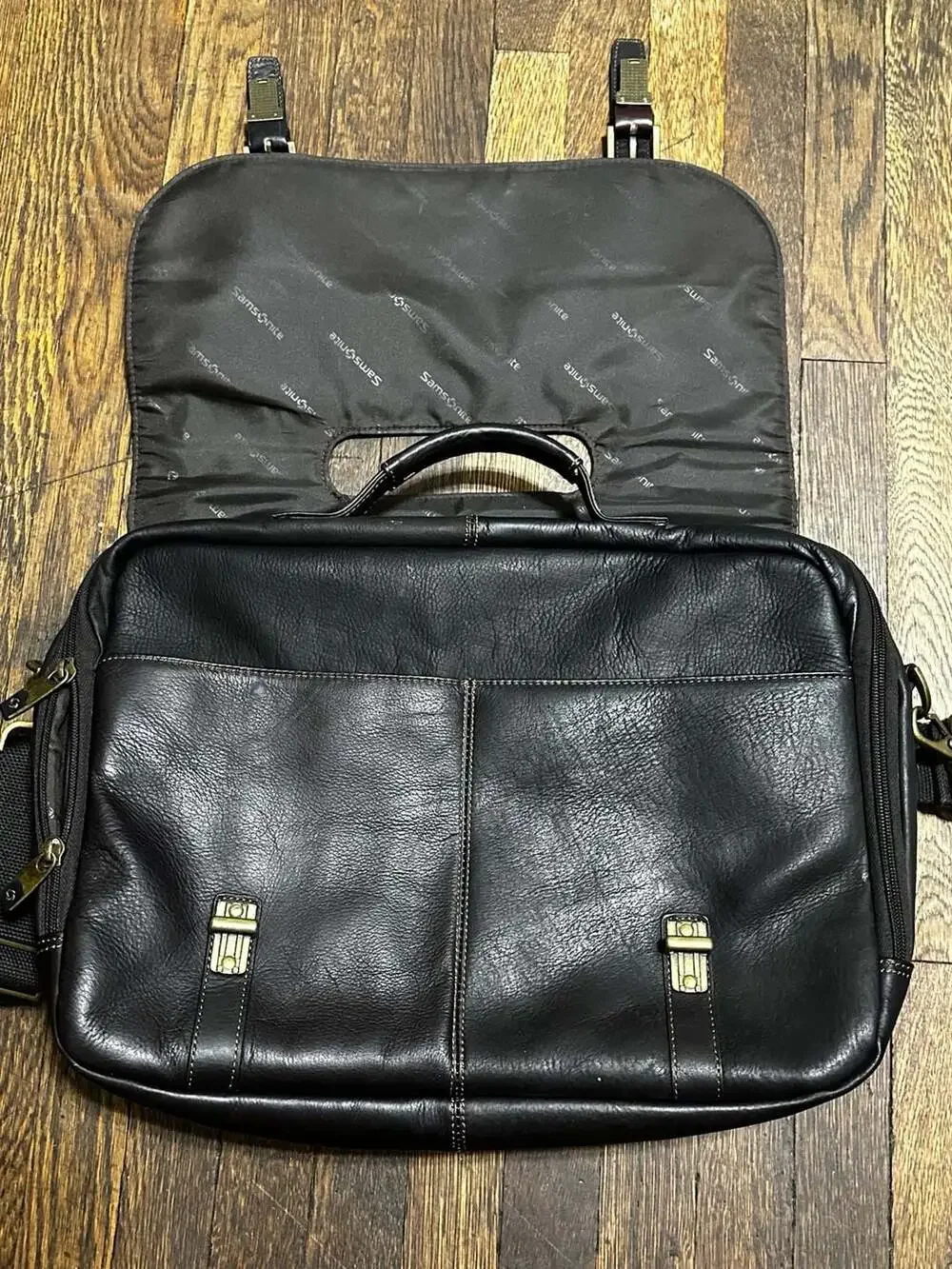 Samsonite flapover messenger